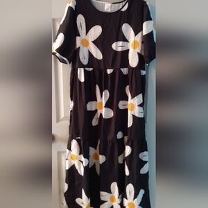 NWOT black daisy dress size xl 100 polyester
